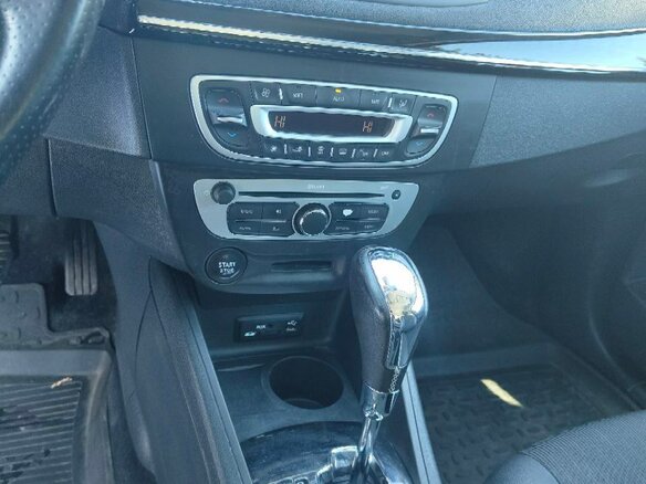 2014 Renault Fluence I Рестайлинг, чёрный, 990000 рублей - вид 8
