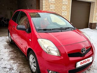 2010 Toyota Yaris II Рестайлинг, красный, 690000 рублей, вид 3