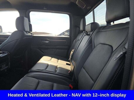 2022 Ram 1500 Crew Cab V, чёрный, 5848400 рублей, вид 5