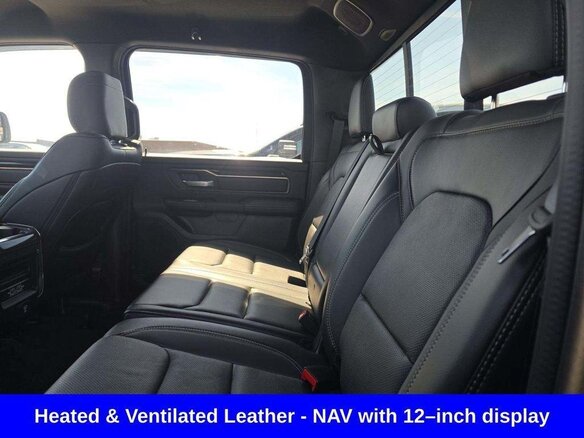 2022 Ram 1500 Crew Cab V, чёрный, 5848400 рублей - вид 4