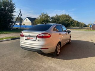 2016 Ford Fiesta Mk6 Рестайлинг, серебристый, 1199900 рублей, вид 4
