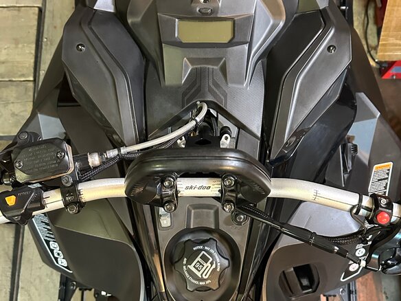 2017 BRP Ski-Doo Summit 850, чёрный, 1300000 рублей - вид 3