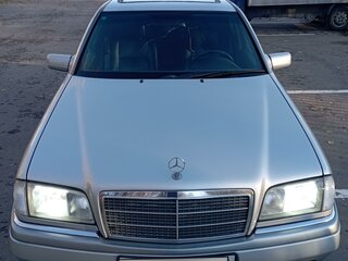 1997 Mercedes-Benz C-Класс 180 I (W202), белый, 550000 рублей, вид 2