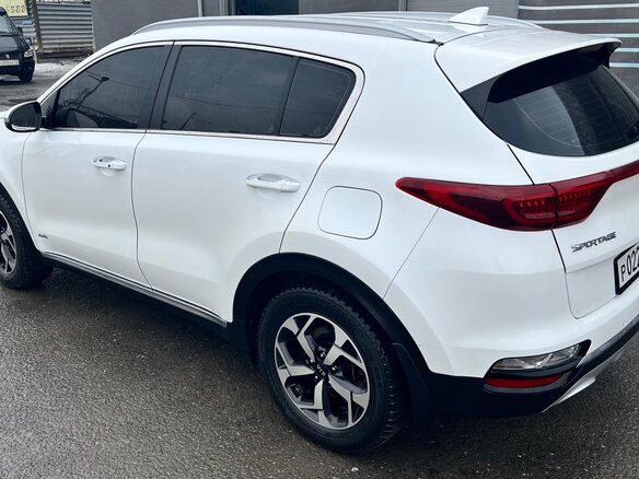 2019 Kia Sportage IV Рестайлинг, белый, 2350000 рублей - вид 4