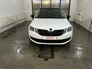 2017 Skoda Octavia III (A7) Рестайлинг, белый, 1500000 рублей, вид 4