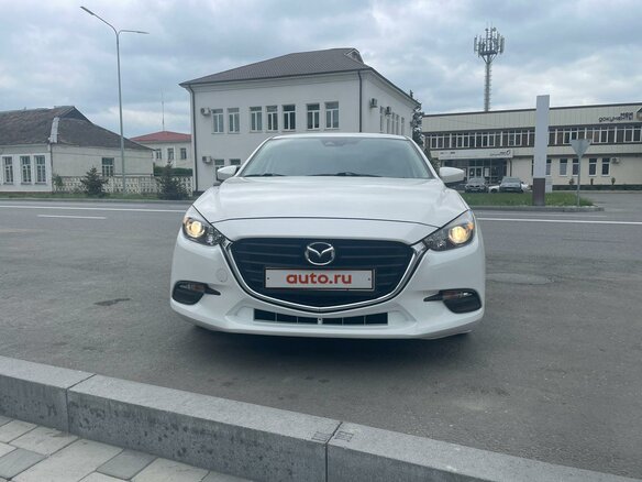 2018 Mazda 3 III (BM) Рестайлинг, белый, 1750000 рублей
