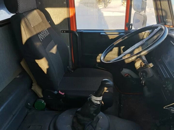 2013 КамАЗ 6520, красный, 2050000 рублей - вид 11