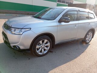 2014 Mitsubishi Outlander III, серебристый, 1399000 рублей, вид 4