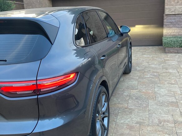 2020 Porsche Cayenne III, серый, 8200000 рублей - вид 3