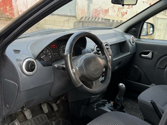 2008 Renault Logan I, серый, 200000 рублей