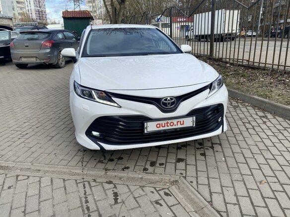2018 Toyota Camry VIII (XV70), белый, 2250000 рублей