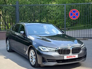 2020 BMW 5 серии 530i xDrive VII (G30/G31/G38) Рестайлинг, серый, 4500000 рублей, вид 3