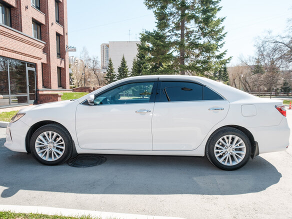 2015 Toyota Camry VII (XV50) Рестайлинг, белый, 2250000 рублей - вид 6