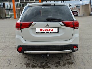 2016 Mitsubishi Outlander III Рестайлинг 2, белый, 1750000 рублей, вид 4