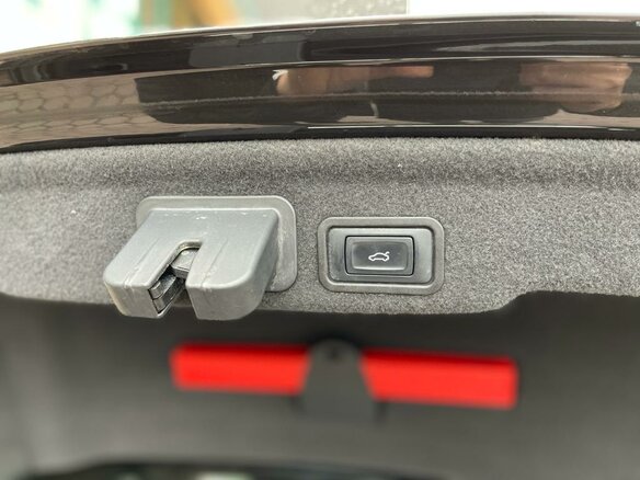 2013 Audi A8 Long III (D4) Рестайлинг, чёрный - вид 26
