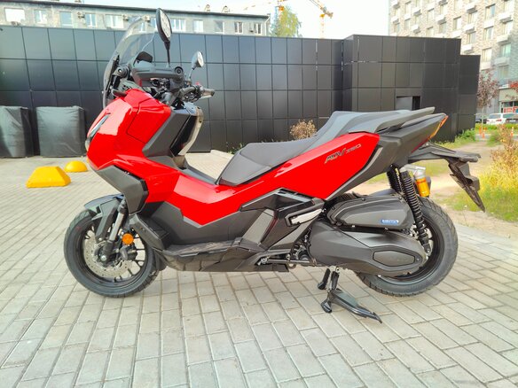2025 Honda ADV350, красный - вид 5