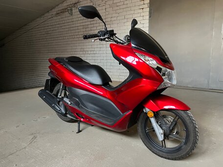2014 Honda PCX 150, красный, 330000 рублей, вид 2