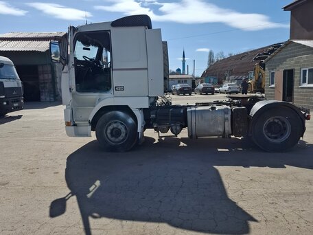 1996 Volvo FH, белый, 2750000 рублей, вид 2