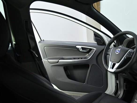 2017 Volvo XC60 I Рестайлинг, белый, 2125000 рублей - вид 10