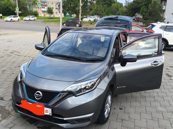 2018 Nissan Note e-Power II Рестайлинг, серый, 1150000 рублей - вид 3
