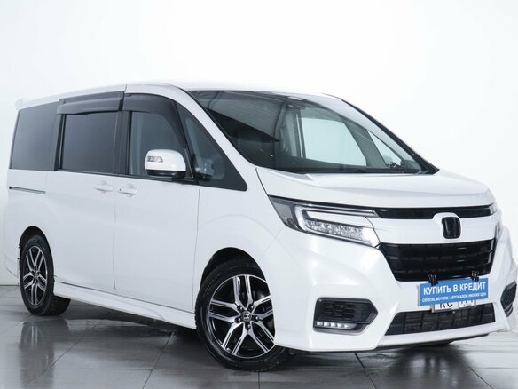 2018 Honda Stepwgn V Рестайлинг, белый, 2579000 рублей