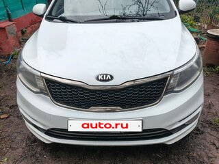 2017 Kia Rio III Рестайлинг, белый, 900000 рублей, вид 1