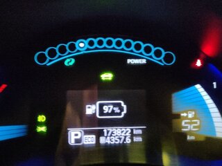2012 Nissan Leaf I (ZE0/AZE0), белый, 600000 рублей, вид 1