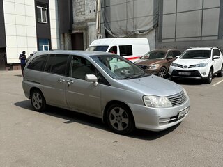 2001 Nissan Prairie III (M12), серебристый, 310000 рублей, вид 2