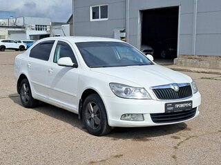 2013 Skoda Octavia II (A5) Рестайлинг, белый, 570000 рублей, вид 3