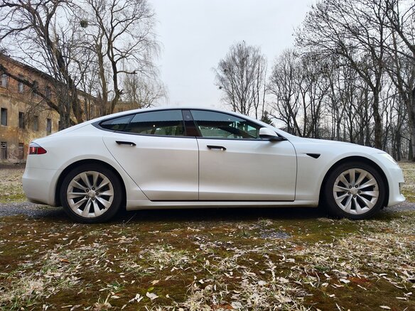 2019 Tesla Model S Long Range I Рестайлинг, белый, 4750000 рублей - вид 4