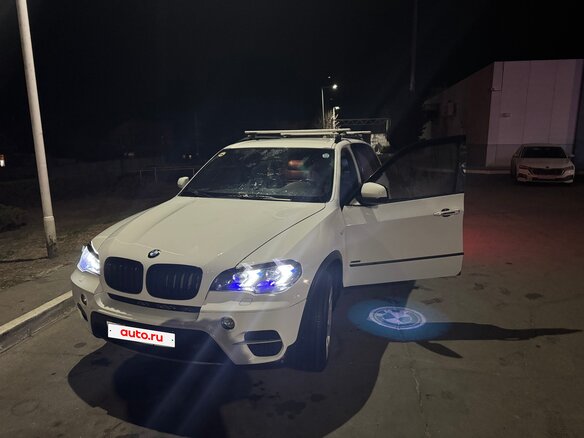 2010 BMW X5 35i II (E70) Рестайлинг, белый, 1650000 рублей - вид 4