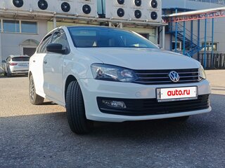 2017 Volkswagen Polo V Рестайлинг, белый, 850000 рублей, вид 4