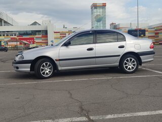 2002 Toyota Avensis I Рестайлинг, серебристый, 550000 рублей, вид 2