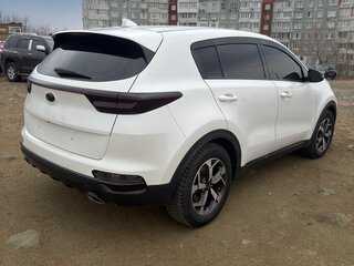 2021 Kia Sportage IV Рестайлинг, белый, 2000000 рублей, вид 4