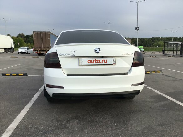 2015 Skoda Octavia III (A7), белый, 990000 рублей - вид 8