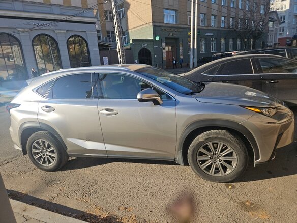 2017 Lexus NX 300 I Рестайлинг, серый, 2790000 рублей - вид 4
