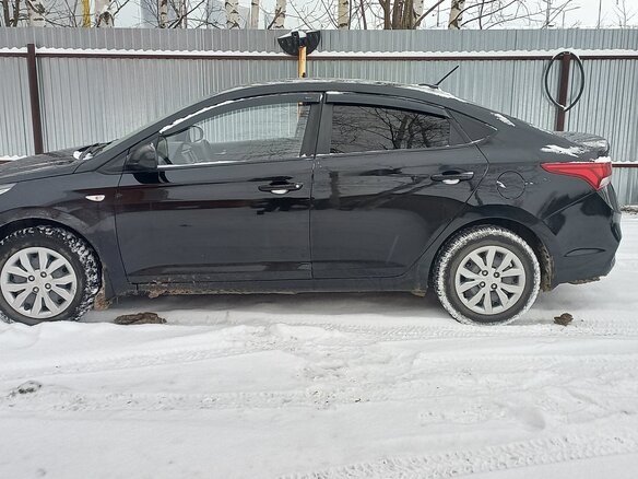 2018 Hyundai Solaris II, чёрный, 1100000 рублей - вид 3