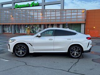 2021 BMW X6 40i III (G06), белый, 8950000 рублей, вид 4
