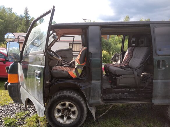 1993 Mitsubishi Delica III, зелёный, 850000 рублей - вид 17
