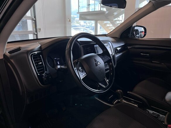 2018 Mitsubishi Outlander III Рестайлинг 3, чёрный, 1890000 рублей - вид 21