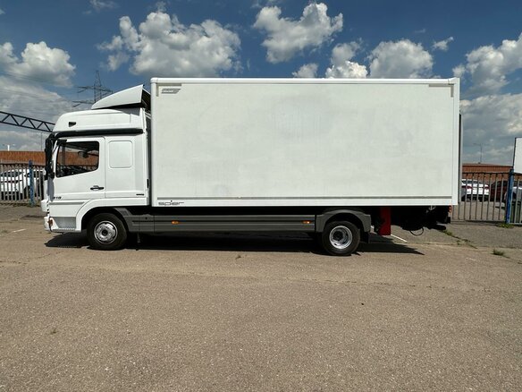 2013 Mercedes-Benz Atego, белый, 7474990 рублей - вид 3