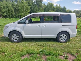2011 Mitsubishi Delica D:5 I, белый, 1600000 рублей, вид 3
