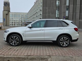 2017 BMW X5 30d III (F15), белый, 4300000 рублей, вид 1