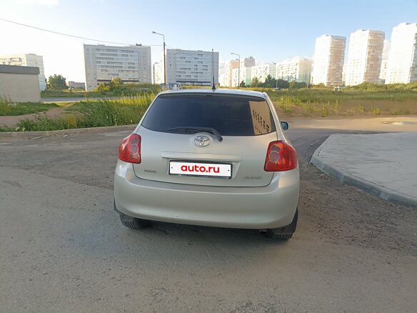 2008 Toyota Auris I, серебристый, 900000 рублей - вид 2