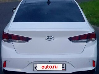2017 Hyundai Sonata VII (LF) Рестайлинг, белый, 1700000 рублей, вид 4