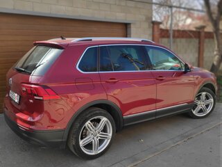 2017 Volkswagen Tiguan II, пурпурный, 2300000 рублей, вид 3