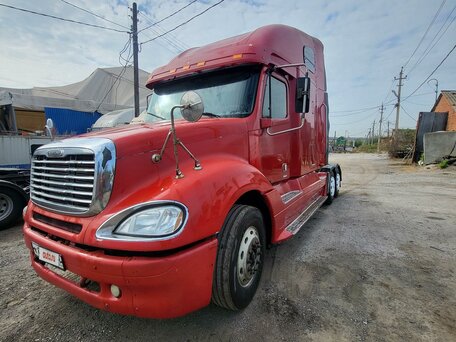 2002 Freightliner Columbia, красный, 1450000 рублей, вид 5