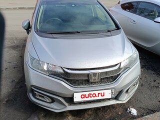 2018 Honda Fit III Рестайлинг, серебристый, 1300000 рублей, вид 1