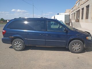 2004 Chrysler Town & Country IV Рестайлинг, синий, 700000 рублей, вид 1