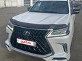 2017 Lexus LX 570 III Рестайлинг 2, белый, 8250000 рублей